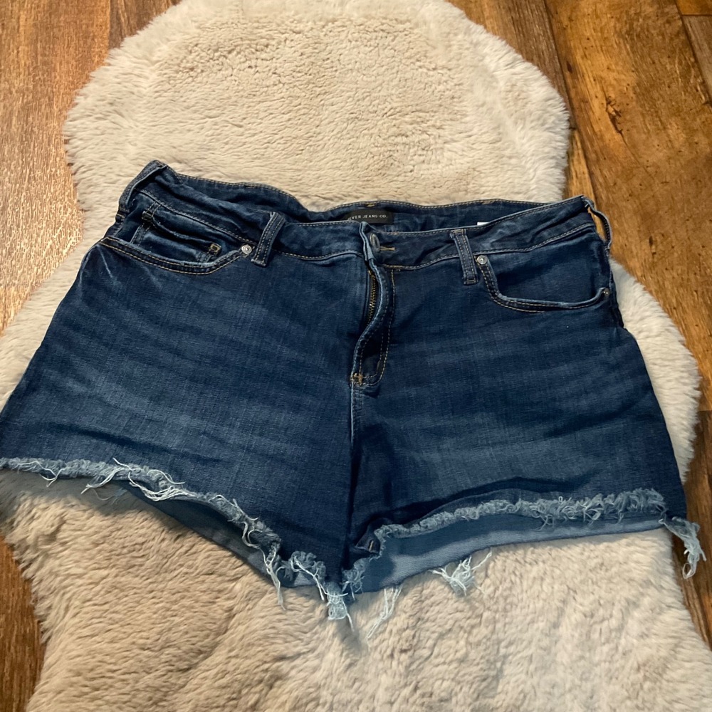 Silver Jeans Co. Suki Shorts‎ Size 34 Dark Wash Womens 2.5" Inseam